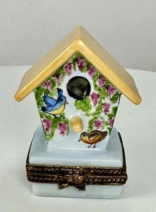 Limoges Peint Main Hand Painted Porcelain Bird House Trinket Box - Picture 1 of 6