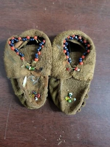Vintage Miniature Leather Moccasins Beaded 2.5"L Baby Doll Booties OLD - Picture 1 of 2