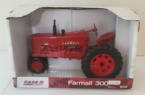 Ertl NIB McCormick Farmall 300 Narrow Front Tractor 1/16 - Picture 1 of 4