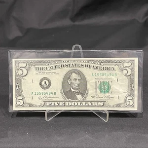 Billete de 5 dólares de la Reserva Federal 1981 (ligero pliegue) estado decente - Imagen 1 de 3
