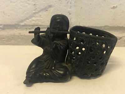 Antique Chinese or Japanese Bronze Child Playing Instrument Censer Match Holder - Imagem 1 de 4