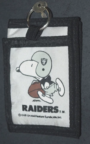 NFL QUANTASIA "SNOOPY - OAKLAND  RAIDERS," Grey Travel/Keychain Min-Purse, New Cover