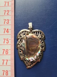 PAUA SHELL PENDANT WITH SILVERPLATE LEAF SHAPE - Picture 1 of 3