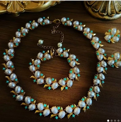 Gorgeous High End Necklace Bracelet Earrings Set Faux Pearls 24k Gold Plated - Image 1 of 4