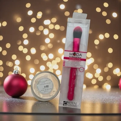 Mary Kay Signature Loose Powder #4495 LIGHT IVORY with Makeup Foundation Brush - Image 1 of 4