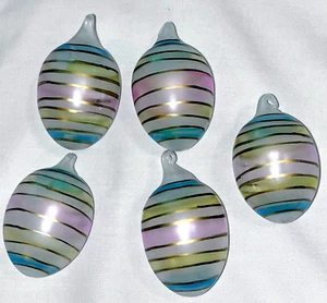 PASCUA, JUEGO DE 5 ADORNOS DE HUEVO DE VIDRIO SOPLADO A RAYAS DORADAS Y PASTEL - Imagen 1 de 5
