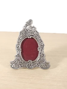 Marco de fotos de metal ovalado ornamentado en miniatura vintage hecho en Taiwán 7x8 cm - Imagen 1 de 4