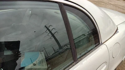Buick Park Ave 1997-2005 conductor ventilación trasera izquierda ventana puerta trasera vidrio con marco Foto 1 de 2