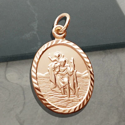 Colgante San Cristóbal ovalado enchapado en oro rosa de 9 quilates con opción de cadena y grabado Foto 1 de 4