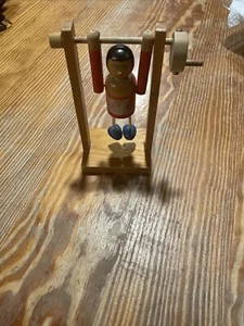 Vintage Holz Volkskunst Spielzeug Turner Akrobat an Bar Handarbeit DDR - Bild 1 von 12