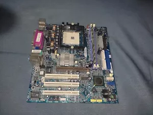 Gigabyte K8VM800MAE MicroATX Motherboard AMD S754 AGP PCI Retro VIA - Foto 1 di 8