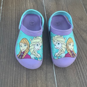 frozen crocs size 7
