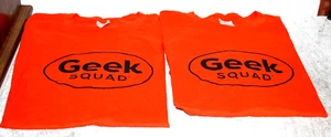 2 Stück Best Buy T-Shirts (Geek Squad) Herren Damen Größe Medium orange siehe Bilder - Bild 1 von 5