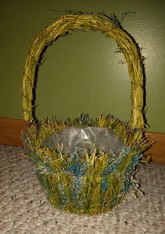 Set of 4 small grass and flower woven basket hinged handle, little blue flowers Cover