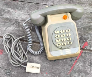 Vintage téléphone à clavier S63 gris / kaki socotel 1978 voyant lumineux - Photo 1/10