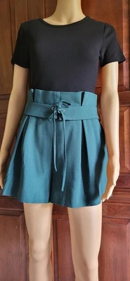 J. CREW OLIVE GREEN PAPER BAG SHORTS SIZE 6 - Image 1 of 4