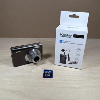 Sanyo VPC T700 7.0MP Digital Camera - BATTERY/SD CARD/CHARGER- TESTED - Image 1 of 4