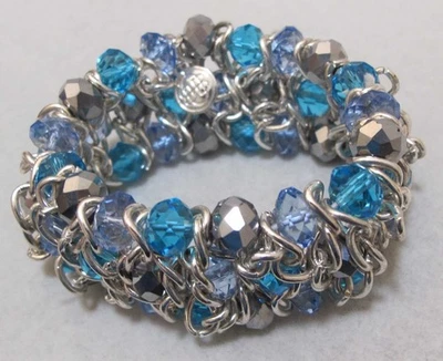 Pulsera elástica DANA BUCHMAN cadena ancha de plata tonos de cuentas facetadas azules Foto 1 de 4