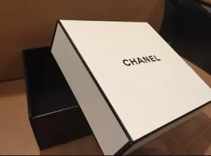 "Paquete X2 Chanel Signature Cuadrado Blanco Caja de Regalo Nuevo Auténtico 8.5"" x 8.5"" x 3.75" - Imagen 1 de 8