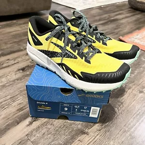 NUOVA scarpa Brooks Divide 4 Light Trail da uomo - cromo limone/nero/spring bud - taglia 9 M - Foto 1 di 7