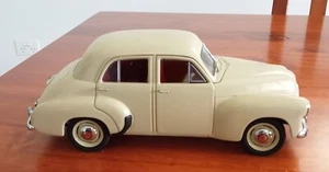 Trax 1948 FX Holden Sedan - Cream 1/24 - Picture 1 of 3