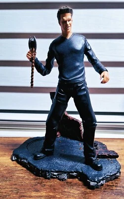 Figura suelta Angel Moore 2001 colección de acción Vampire Angel 6" con base y hacha Foto 1 de 4