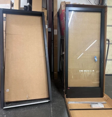 Puerta de entrada comercial 36 x 84 con vidrio Foto 1 de 4