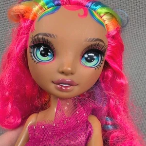Rainbow High lockiges rosa Haar Gelenk Rockstar Carmen Major nude Modepuppe - Bild 1 von 18