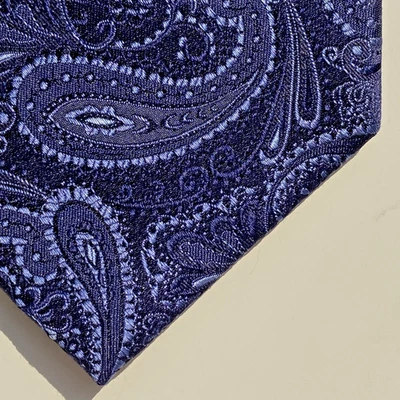 Tie Blue Jones New York  Paisley Patterned Necktie  100% Silk 59.1/2" x 4.3/4" - Image 1 of 4