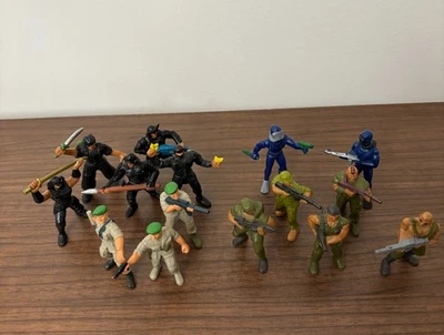 LOT: 15 Vintage Mattel GUTS action figures: akido, frogmen, green beret, etc. - Image 1 of 4