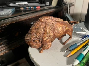 Estatua vintage bisonte búfalo metal blanco acabado bronce bonito detalle 5 1/2 pulgadas de largo - Imagen 1 de 17