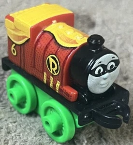 2014 Mattel Gullane Thomas & Friends DC Heroes Percy como Robin CGM30 H52A Batman - Imagen 1 de 6