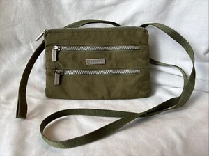 Baggallini Small Olive Green Nylon Shoulder Crossbody Bag Purse/Wristlet - Picture 1 of 8
