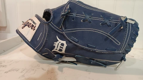 Detroit Tigers Collectable Lot - Kids Promo Game Glove, Topps Cecil Fielder Card Cover