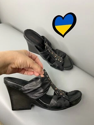 Sandalias de cuero Airstep negras cuñas tachonadas mulas punta abierta talla 39 EE. UU. 9 UK 6 Foto 1 de 4