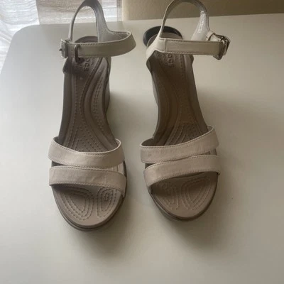 Sandalias de tacón Crocs con correa al tobillo para mujer zapatos de Estados Unidos talla 10W Foto 1 de 4