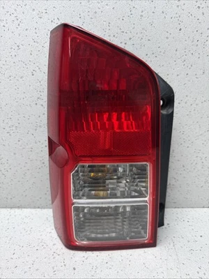 2008 Nissan Pathfinder Tail Light Quarter Mounted Drivers Side Foto 1 de 4
