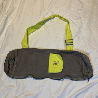 Gaiam Bolsa Estera de Yoga Cremallera Completa Gris con Bolsillo de Carga Correa Ajustable Foto 1 de 4