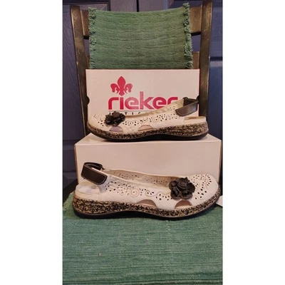 Sandalia floral Mary Jane de cuero blanco y negro talla 8,5 Rieker Daisy para mujer Foto 1 de 4