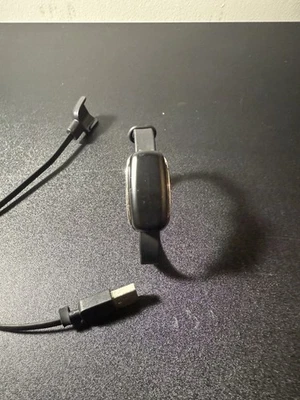 Pulsera táctil Bond Touch recargable de larga distancia plateada/negra Foto 1 de 2