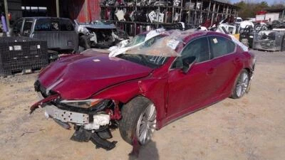 Alternator LEXUS IS300 22 - Image 1 of 4