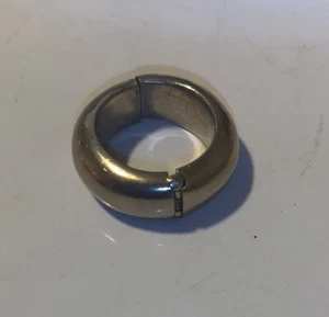 Anillo con bisagras vintage corona trifari tono plata banda joyería de moda firmado - Imagen 1 de 5