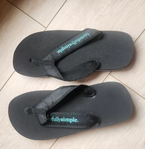 Womens black flip flops .. promotional. Size Small (5-7). NEW - Picture 1 of 3