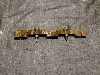 Фиксатор и болты подъемника 06–11 Chevy Impala Pontiac G6 3,9 л LZ9 12574773 - Изображение 1 из 4