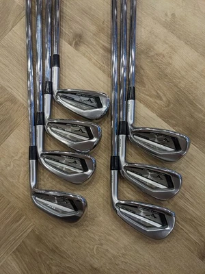 Mizuno JPX 921 Hot Metal Pro Irons 4-PW Regular Flex Dynamic Gold 105 R300 RH - Image 1 of 4