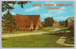 Postal de Cottages at Father Flanagan's Boys' Home in Boys Town Nebraska - Imagen 1 de 2