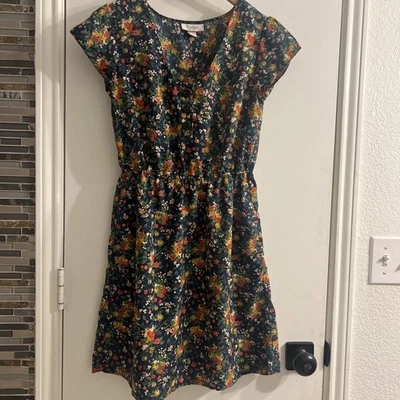 Женское платье Tucker темно-синее с цветочным рисунком с рукавами-крылышками и карманами размер Small - Изображение 1 из 4