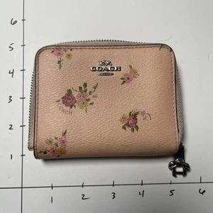 Cartera COACH Floral Margarita Melocotón Charol Pequeña Cremallera Alrededor - Imagen 1 de 7