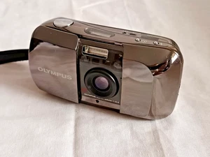 Olympus Stylus Limited Japan 3036/10.000 fotocamera 35 mm. cromata - Foto 1 di 20