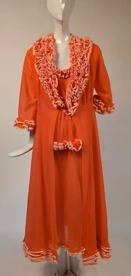 VINTAGE 1950’S NIGHT GOWN PEIGNOIR SET W RICH RUFFLES - Image 1 of 4